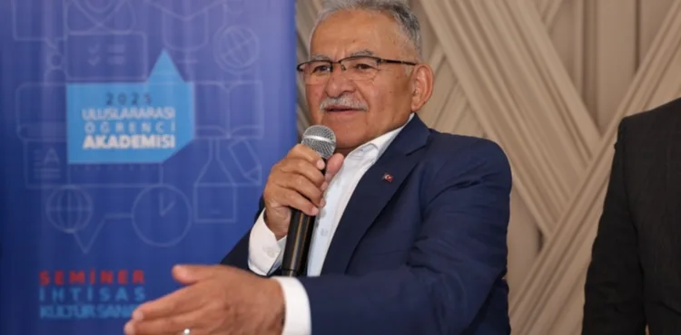 BAŞKAN BÜYÜKKILIÇ, KAYSERİ’DEKİ ULUSLARARASI ÖĞRENCİLERLE BULUŞTU