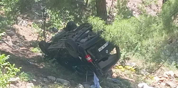 Kayseri'de hafif ticari araç, şarampole devrildi: 5 yaralı