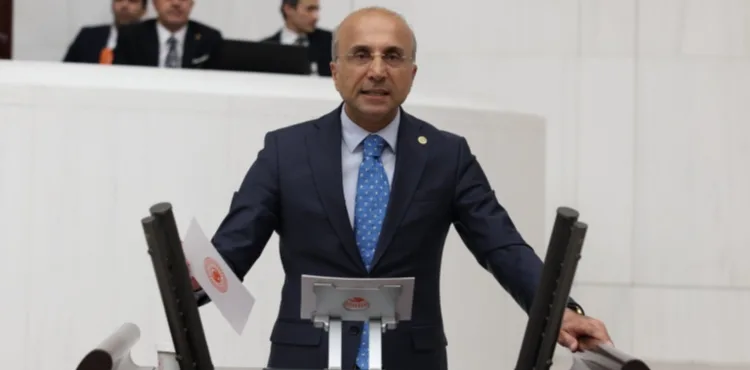 CHP’Lİ AŞKIN GENÇ’TEN TORBA KANUN TEPKİSİ: ÜNİVERSİTELERİMİZ SİYASİ VESAYETİN ALTINA SOKULMAK İSTENİYOR