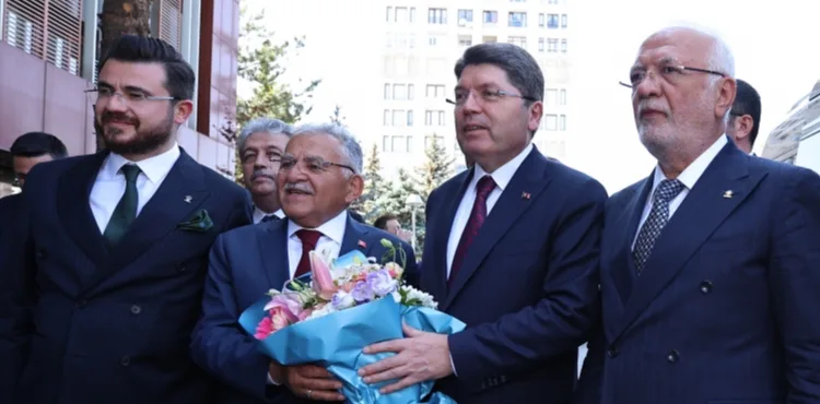 ADALET BAKANI TUNÇ’TAN BAŞKAN BÜYÜKKILIÇ’A ‘MÜKEMMEL BELEDİYECİLİK’ YORUMU