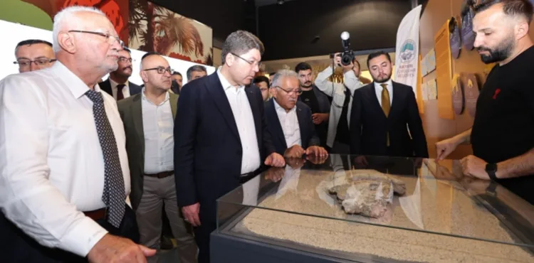 BÜYÜKKILIÇ’TAN BAKAN TUNÇ’A, KÜLTEPE KANİŞ KARUM VE 7,5 MİLYON YILLIK FOSİLLER TANITIMI