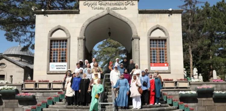 BÜYÜKŞEHİR KAYMEK’TEN, 9 ÜLKEDEN GELEN KURSİYERLERE KAYSERİ’Yİ TANITAN ETKİNLİK
