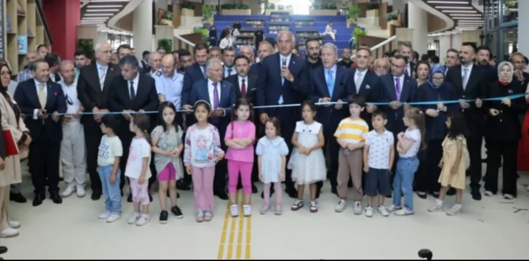 Bakan Ersoy, İl Halk Kütüphanesi'nin açılışına katıldı
