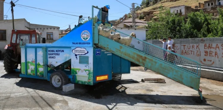 TALAS BELEDİYESİ’NDEN KENEYE KARŞI MOBİL BANYOLUK