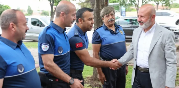 BAŞKAN ÇOLAKBAYRAKDAR, ZABITA PERSONELİYLE BİR ARAYA GELDİ
