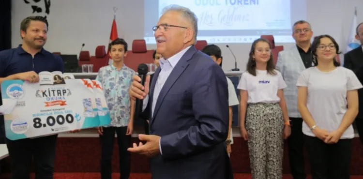 BÜYÜKŞEHİR’DE KİTAP OKUMA RÜZGÂRI ESTİ: BAŞKAN BÜYÜKKILIÇ ÖDÜLLERİ YÜZDE 25 ARTTIRDI