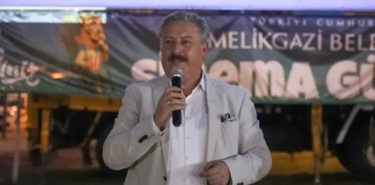 BAŞKAN PALANCIOĞLU, SİNEMA GÜNLERİNDE VATANDAŞLARLA BİR ARAYA GELDİ