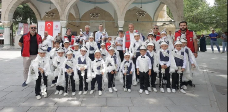 Niğde’de 529 Yıllık Vakıf Geleneğiyle Anlamlı Sünnet Şöleni