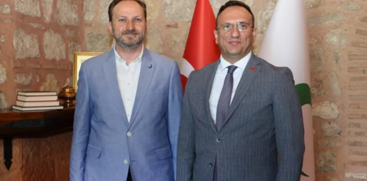SAADET PARTİSİ’NDEN YEŞİLAY’A ZİYARET