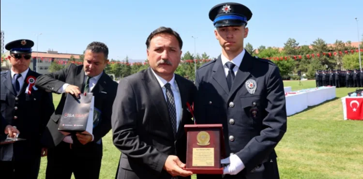 Vali Çiçek, 31'inci Dönem Polis Meslek Eğitim Merkezi Mezuniyet Töreni'ne Katıldı