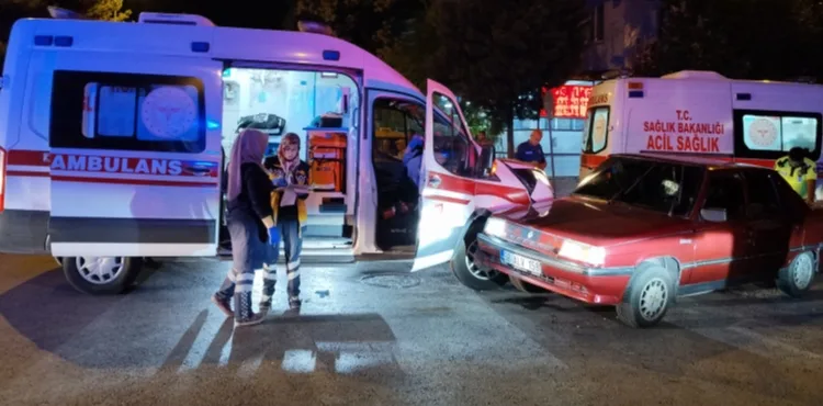 Kayseri’de ambulans ile otomobil çarpıştı: 2 yaralı