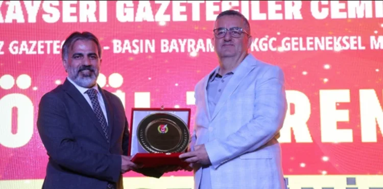 BAŞKAN BÜYÜKKILIÇ’A KAYSERİ BASININDAN TEŞEKKÜR PLAKETİ