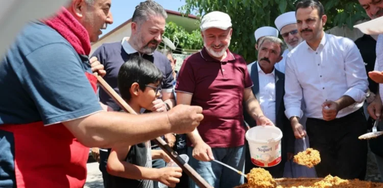 BAŞKAN ÇOLAKBAYRAKDAR, SILA-İ RAHİM ŞENLİĞİNDE HEMŞEHRİLERİYLE BULUŞTU