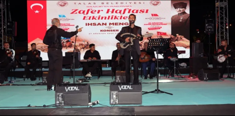 TALAS’TA ZAFER COŞKUSU İHSAN MENGE KONSERİYLE SÜRDÜ