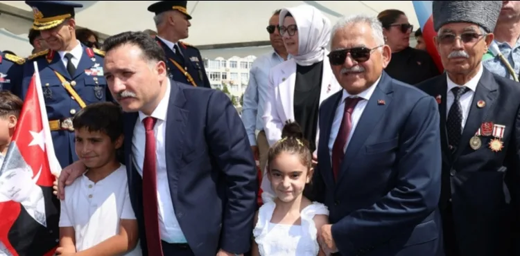 BAŞKAN BÜYÜKKILIÇ, ZAFER BAYRAMI’NIN 103’ÜNCÜ YILINI KAYSERİLİLERLE COŞKUYLA KUTLADI