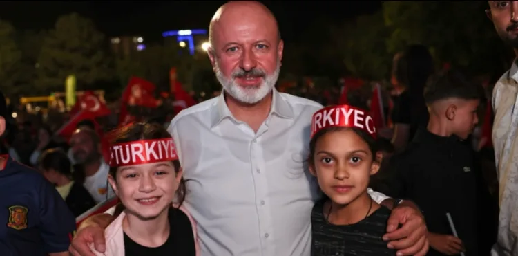 DEV EKRANDA MİLLİ MAÇ HEYECANI KOCASİNAN’DA YAŞANDI