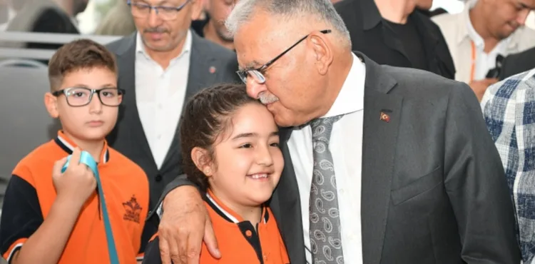 BAŞKAN BÜYÜKKILIÇ, HAYIRSEVER ALTUN AİLESİNİN OKULU İLE EĞİTİM-ÖĞRETİM YILININ AÇILIŞ TÖRENİNE KATILDI
