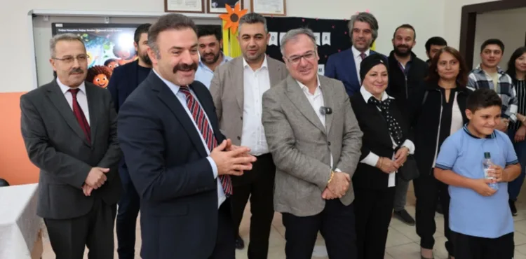 Başkan Özdoğan ile Hacılar'da ilk ders zili çaldı