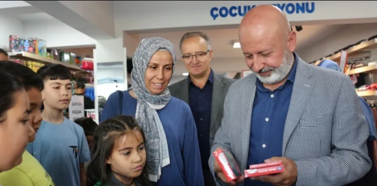 “TÜRKİYE’DE ÖRNEK, FARKLI VE GÖNÜLLER YAPAN BİR BELEDİYEYİZ!”