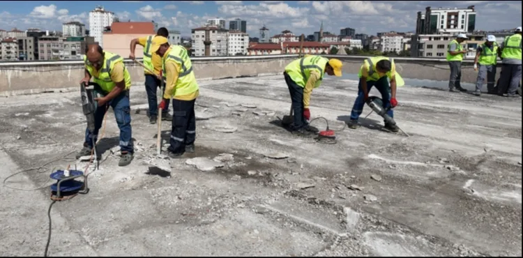 BÜYÜKŞEHİR, TACETTİN KATLI OTOPARKI'NIN ÇATISINI YENİLİYOR