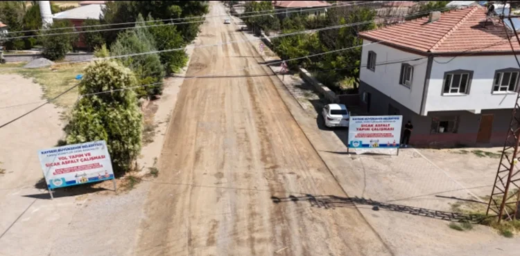 BÜYÜKŞEHİR’DEN YEŞİLHİSAR’A 10 MİLYON TL’LİK SICAK ASFALT