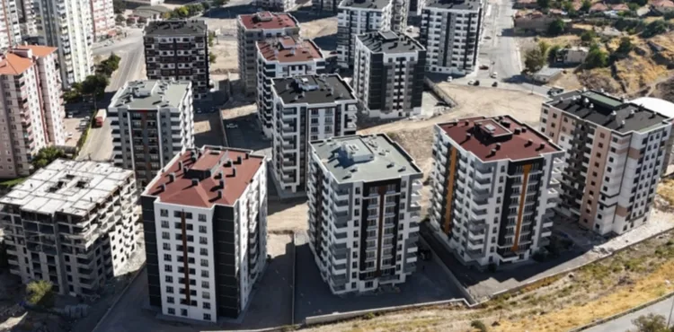 MELİKGAZİ'DE DÖNÜŞÜM DEVAM EDİYOR, MODERN DAİRELER SAHİPLERİNİ BULUYOR