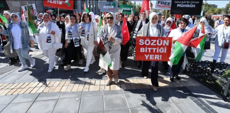 BÜYÜKKILIÇ, EŞİ DR. NECMİYE BÜYÜKKILIÇ İLE BİRLİKTE “GAZZE İÇİN SESSİZ ÇIĞLIK” PROGRAMINA KATILDI