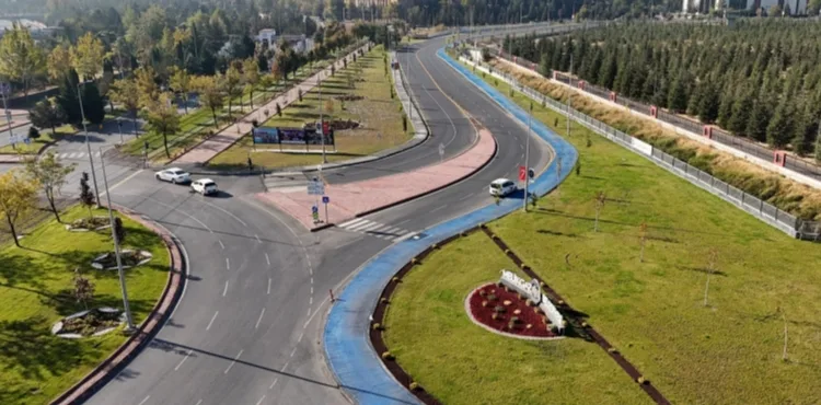 KAYSERİ’NİN TRAFİK YÜKÜNÜ HAFİFLETECEK OLAN ALBAYRAK CADDESİ AÇILIYOR