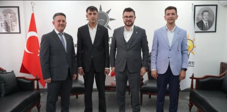 2 Meclis Üyesi ve Gençlik Kolları Başkanı AK Parti Ailesine Katıldı