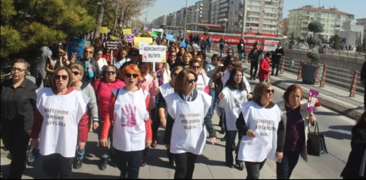 KADININ YAŞAM HAKKI ERKEĞİN KEYFİNE BIRAKILAMAZ