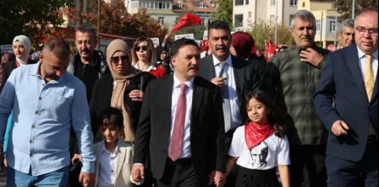 Vali Gökmen Çiçek, Anaokulu Öğrencilerinin Cumhuriyet Coşkusuna Katıldı