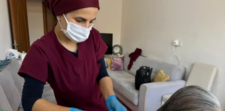 Hacılar'da evde bakım hizmeti gönüllere dokunuyor