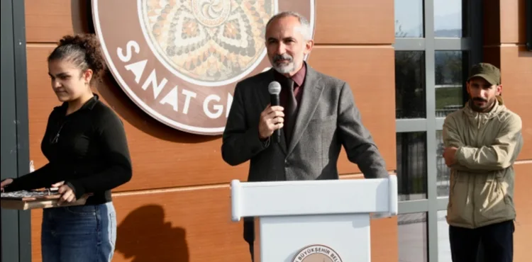 BÜYÜK ŞEHİR SANAT GALERİSİ, AHŞAP GERİ DÖNÜŞÜM SERGİSİ İLE SANATSEVERLERİ BEKLİYOR