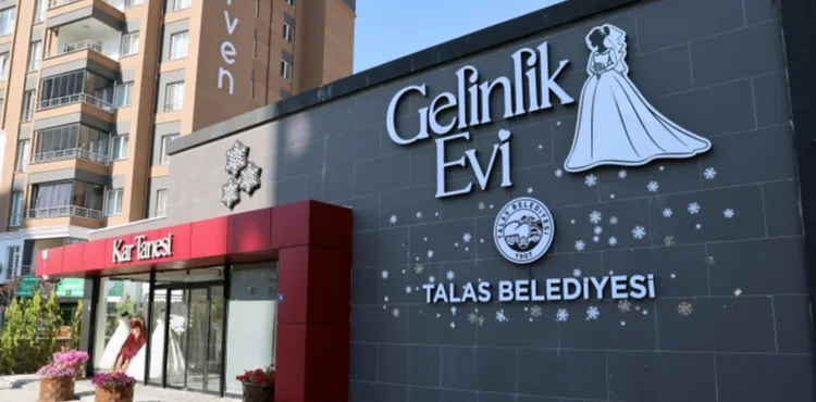 KAR TANESİ GELİNLİK EVİ ARA TATİLDE MUTLU KOŞUŞTURMACANIN ADRESİ OLDU