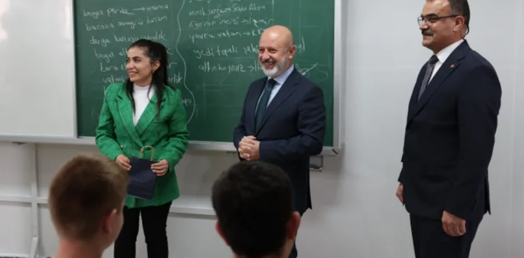 BAŞKAN ÇOLAKBAYRAKDAR, ÖĞRETMENLERİN GÖNLÜNE DOKUNDU