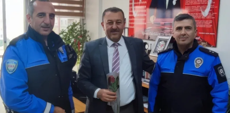 Polislerden 24 Kasım’da Öğretmenlere Anlamlı Ziyaret
