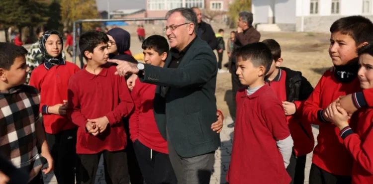 HACILAR EL ELE VEREREK GELECEĞE NEFES OLUYOR