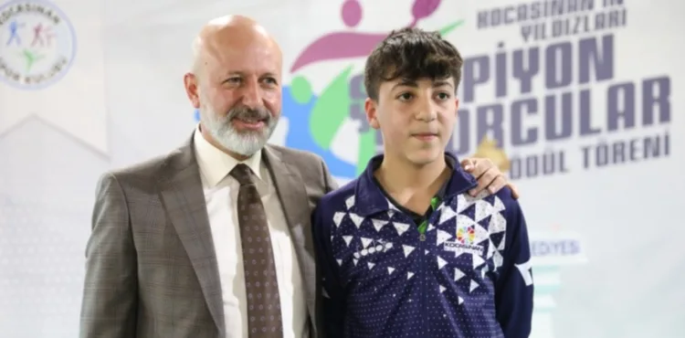 KOCASİNAN'IN MİLLİ GURURUNU BAŞKAN ÇOLAKBAYRAKDAR TEBRİK ETTİ
