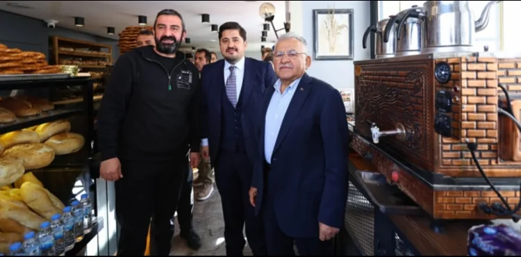 BAŞKAN BÜYÜKKILIÇ, HUNAT’TA ESNAF VE VATANDAŞLARLA BİR ARAYA GELDİ