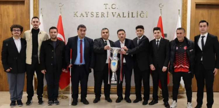 Kayseri GESK Şampiyonluk Kupasıyla Vali Gökmen Çiçek’i Ziyaret Etti