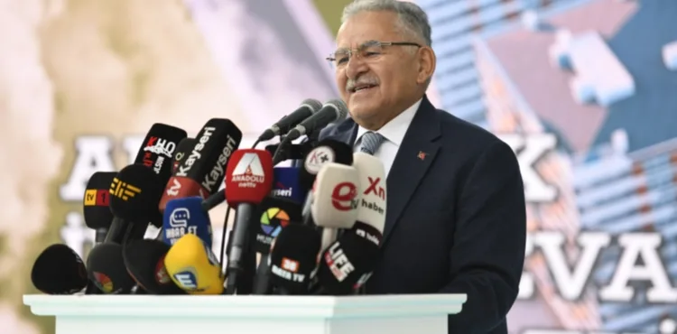 SAHABİYE’DE ANAHTARLARI TESLİM EDEN BAŞKAN BÜYÜKKILIÇ: “KAYSERİ BELEDİYECİLİĞİ İCRAAT ÜRETİR”