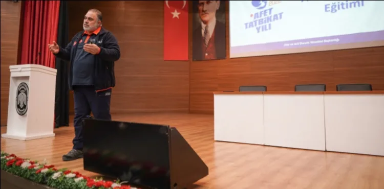 AFETLERE KARŞI DAHA BİLİNÇLİ OLUNMASI İÇİN MELİKGAZİ PERSONELİNE EĞİTİM VERİLDİ