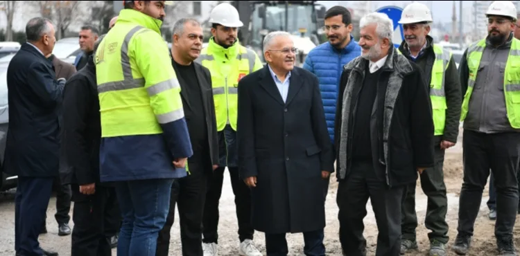 BAŞKAN BÜYÜKKILIÇ, TACETTİNVELİ MAHALLESİ’NDEKİ KARTAL KAVŞAĞI ALTYAPI ÇALIŞMALARINI İNCELEDİ