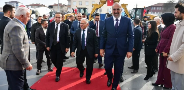 BAŞKAN BÜYÜKKILIÇ, KONUT VE YAPI FUARI’NDA KENTSEL DÖNÜŞÜM VİZYONUNU ANLATTI