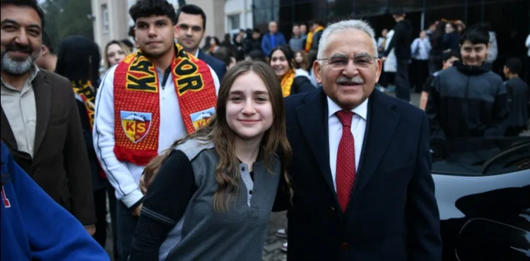 BAŞKAN BÜYÜKKILIÇ’TAN LİSE ÖĞRENCİLERİNE “KARİYER” VE “GELECEK” TAVSİYELERİ