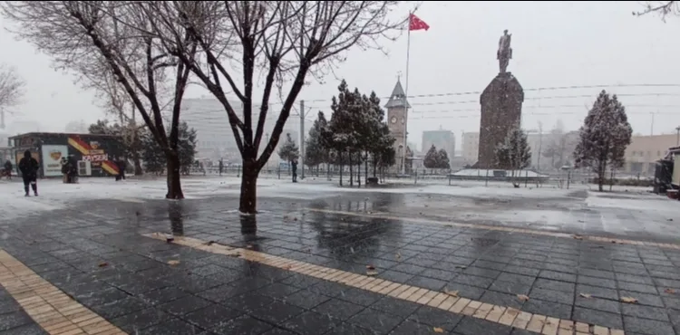 Cumhuriyet Meydanı’nda yıkılan kafeler meydanın çehresini değiştirdi