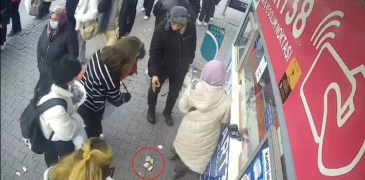 Ulaşım A.Ş. personeli düşürülen 250 Euro’yu sahibine teslim etti