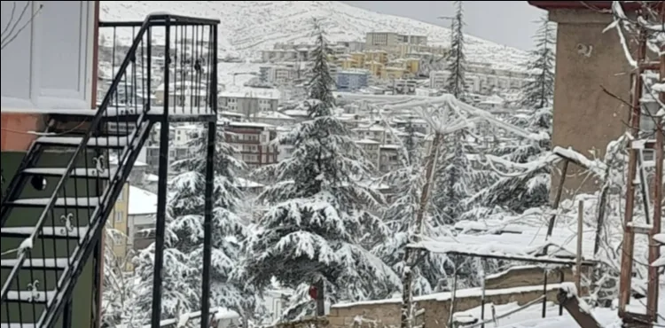 Yahyalı’da kar yağışı etkili oldu