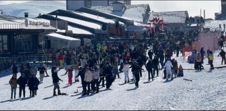 Erciyes’te pazar yoğunluğu