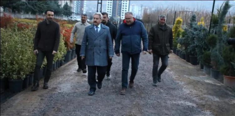 MELİKGAZİ BELEDİYESİ, YENİ AĞAÇLARLA İLÇENİN GELECEĞİNE NEFES OLMAYA DEVAM EDİYOR